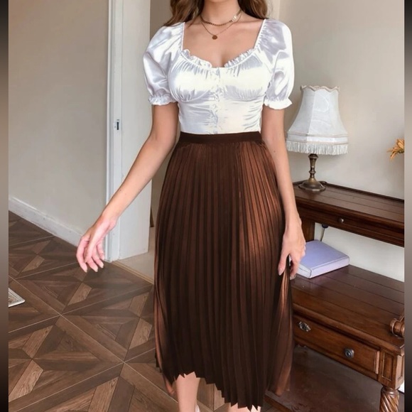 Luxe pleated midi skirt - Picture 5 of 6